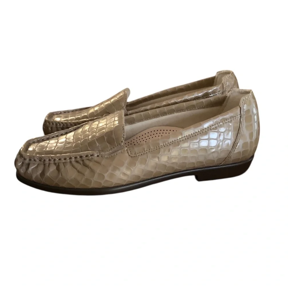 SAS Womens Faux Alligator Neutral Tan Slip On Loafers Sz 7